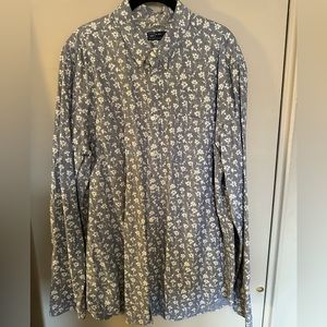 Gap men’s tall, button-down shirt